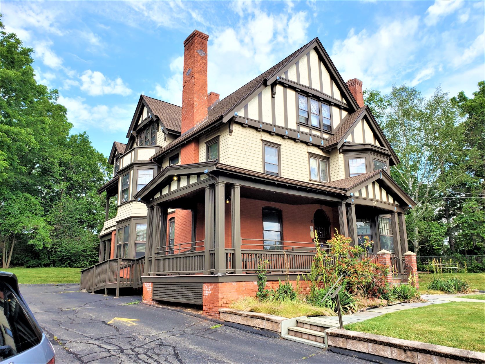 Russell Sober House | Sober Living for Men near Hartford, Connecticut