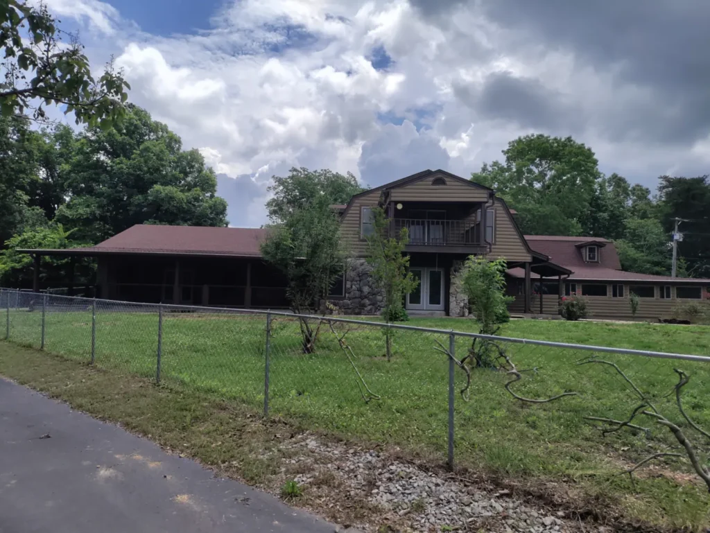 Estate on 24.9 Wooded Acres, Russellville, Alabama