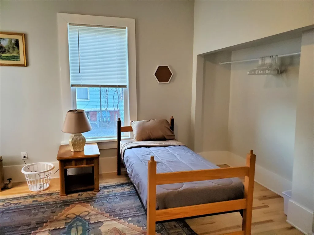Bedroom with a single bed and a dresser